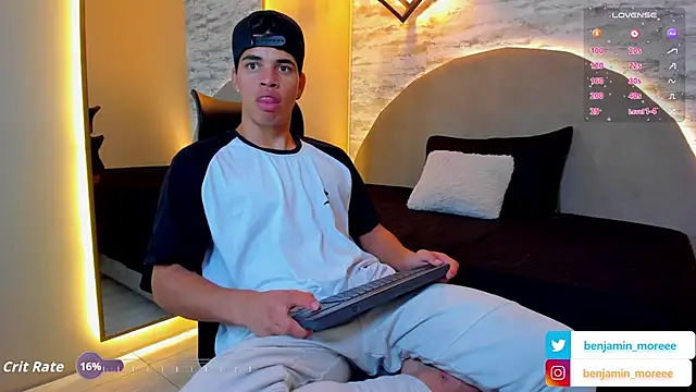 Benjamin More online show from October 8, 3:16 pm