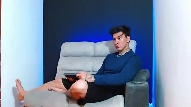 JUSTIN FULLER1 online show from January 16, 4:26 am