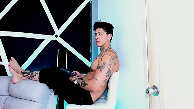 JUSTIN FULLER1 online show from October 1, 8:57 pm