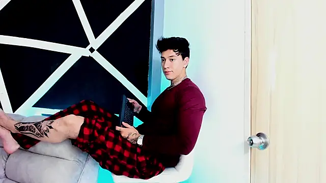 JUSTIN FULLER1 online show from September 22, 6:51 pm