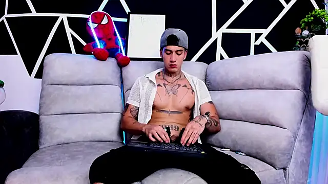 JUSTIN FULLER1 online show from March 12, 10:17 pm