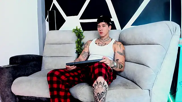 JUSTIN FULLER1 online show from October 9, 9:20 pm