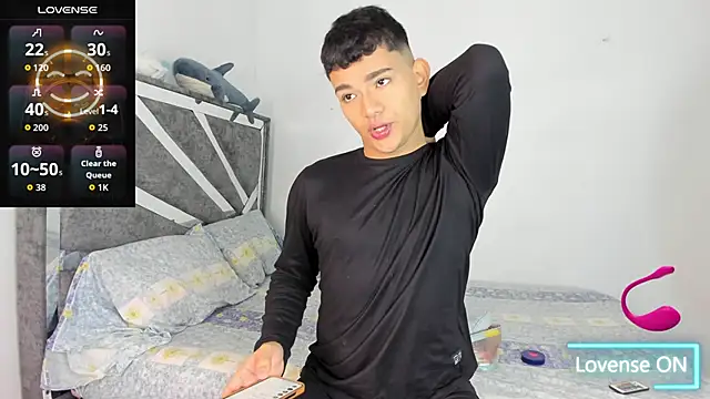 Snapshot of ander_deimond_ chatting on October 15, 1:30 pm ander deimond online show from October 15, 1:30 pm