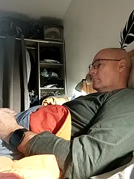 bogland33 online show from March 29, 7:36 pm