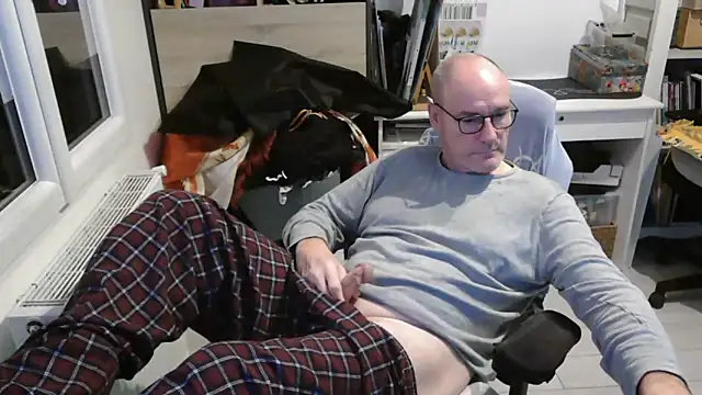 bogland33 online show from February 14, 8:26 pm