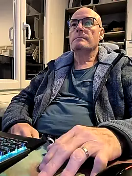 bogland33 online show from January 9, 7:18 pm