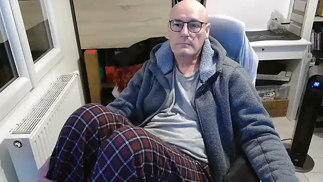 bogland33 online show from February 10, 8:31 pm