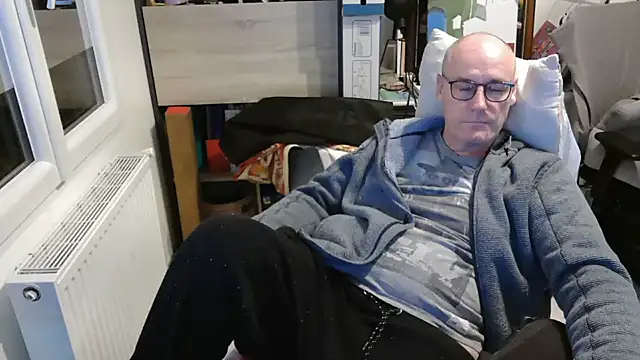 bogland33 online show from February 4, 8:38 pm