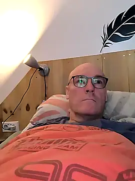 bogland33 online show from February 17, 6:15 pm