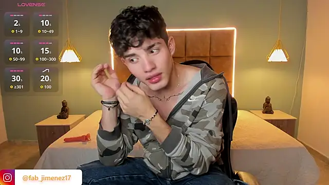 AlejooTwink online show from June 17, 4:25 am