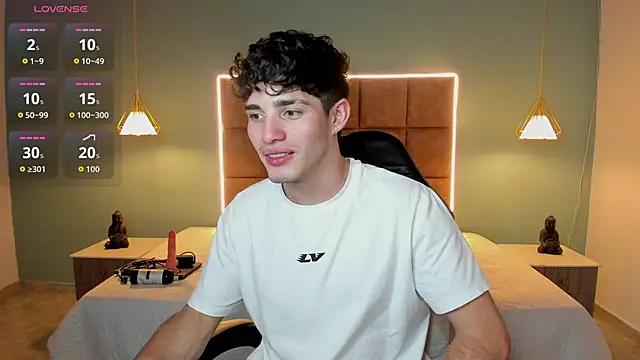 AlejooTwink online show from June 15, 4:04 am