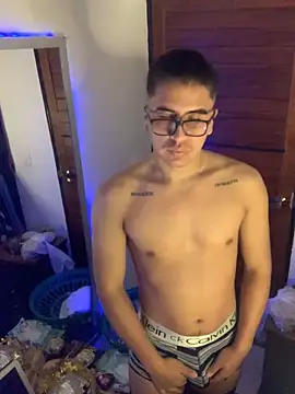 Snapshot of roguer_darkk chatting on January 28, 10:34 am roguer darkk online show from January 28, 10:34 am