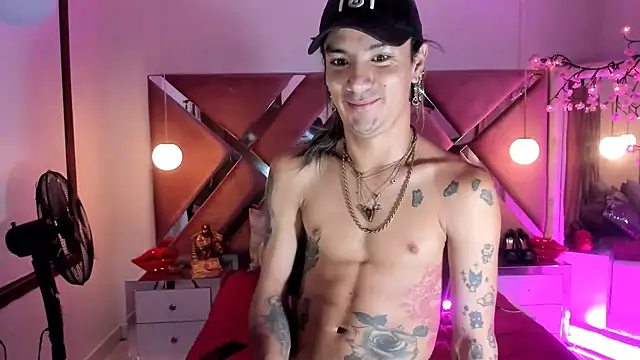Snapshot of georgie_latin99 chatting on October 20, 12:20 pm georgie latin99 online show from October 20, 12:20 pm