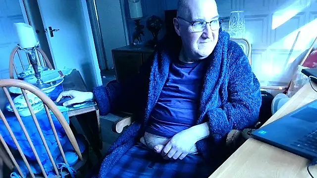 Adamdaddybear online show from March 8, 9:24 am
