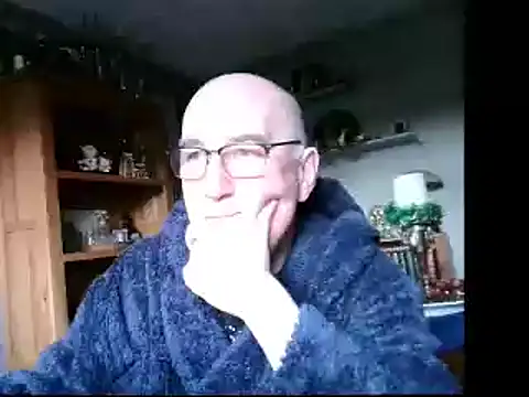 Adamdaddybear online show from December 18, 9:47 am