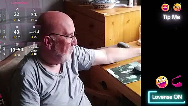 Adamdaddybear online show from September 10, 8:13 am