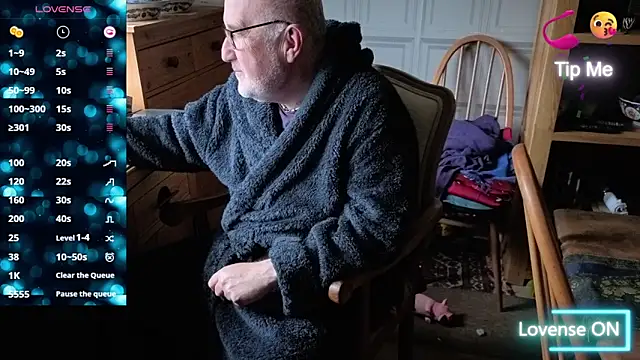 Adamdaddybear online show from October 3, 7:57 am