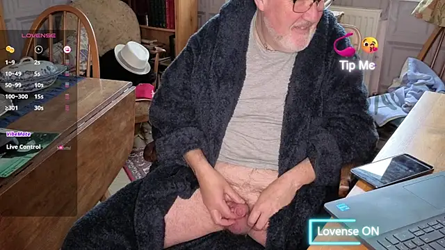 Adamdaddybear online show from November 15, 9:33 am