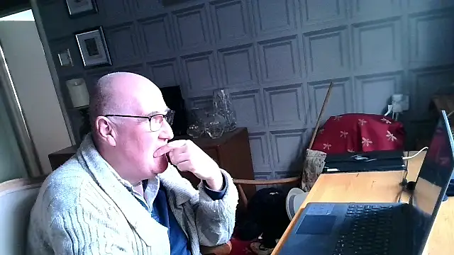 Adamdaddybear online show from March 6, 1:14 pm