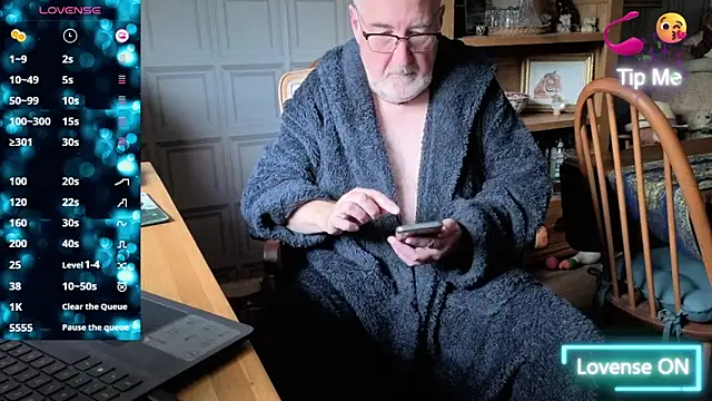 Adamdaddybear online show from October 15, 7:38 am