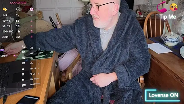 Adamdaddybear online show from December 3, 8:20 am