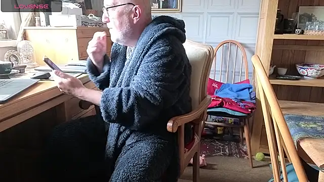 Adamdaddybear online show from September 19, 7:20 am