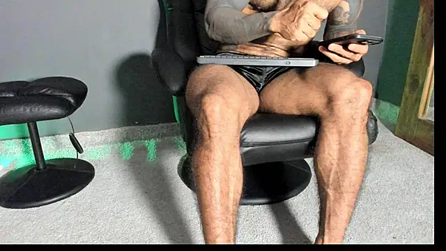 Snapshot of Brock_hurn1 chatting on October 13, 1:55 am Brock hurn1 online show from October 13, 1:55 am