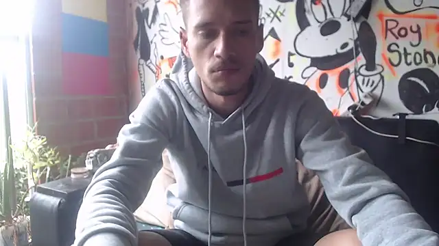 roystonee01 online show from November 17, 12:30 pm