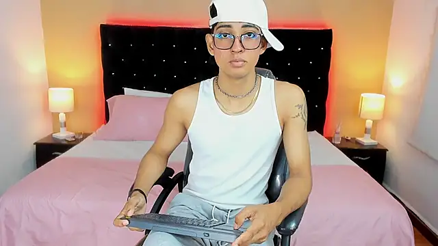 Dark hairy  online show from December 18, 3:58 am