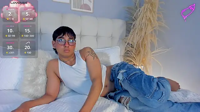 Dark hairy  online show from March 14, 2:41 pm