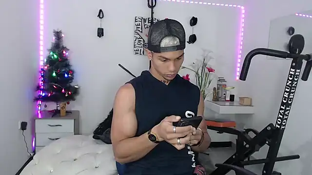 Snapshot of Leonard_Price chatting on December 10, 2:13 am Leonard Price online show from December 10, 2:13 am