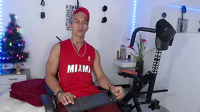 Snapshot of Leonard_Price chatting on December 13, 5:43 pm Leonard Price online show from December 13, 5:43 pm