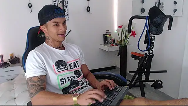 Snapshot of Leonard_Price chatting on March 22, 3:31 pm Leonard Price online show from March 22, 3:31 pm