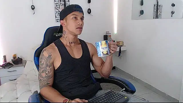 Snapshot of Leonard_Price chatting on March 23, 2:15 am Leonard Price online show from March 23, 2:15 am