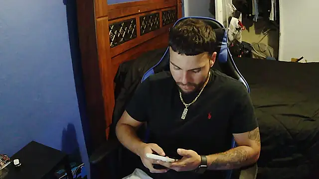 Snapshot of MasterKvn chatting on October 31, 4:36 am MasterKvn online show from October 31, 4:36 am