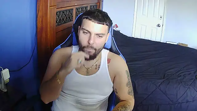 Snapshot of MasterKvn chatting on February 11, 5:40 pm MasterKvn online show from February 11, 5:40 pm