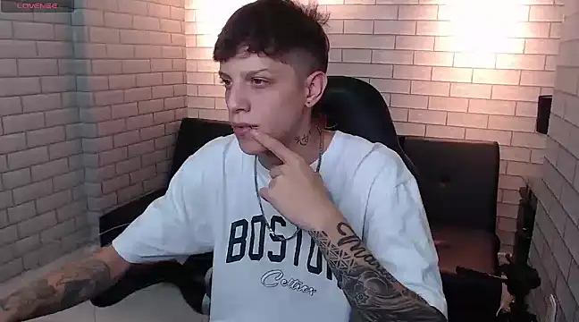 Snapshot of Adam_hard_ chatting on January 7, 7:59 pm Adam hard  online show from January 7, 7:59 pm