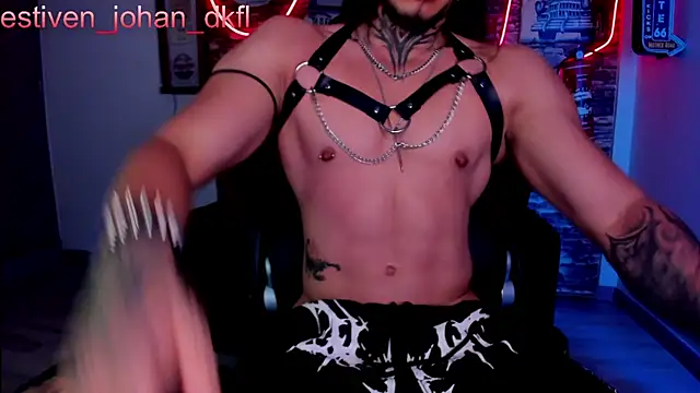 Snapshot of the_beast_master_ chatting on September 20, 9:37 pm the beast master online show from September 20, 9:37 pm
