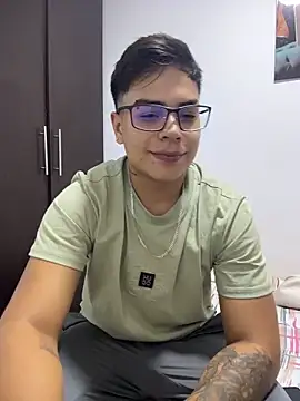 SantiagoReyesFtt online show from May 24, 2:28 am