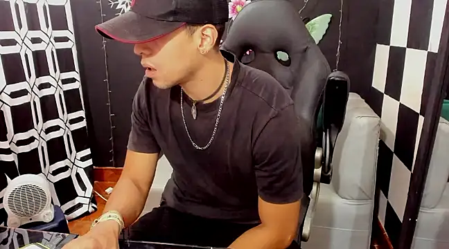 MikeRose94 online show from February 15, 3:50 pm