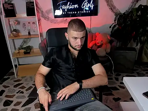 MaximusDick1  online show from December 20, 4:30 am