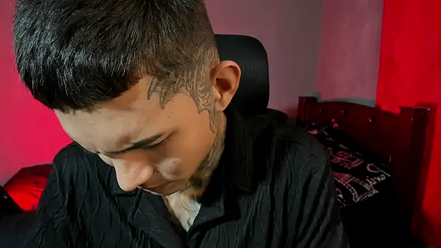 Travistanner 28 online show from February 14, 1:33 am