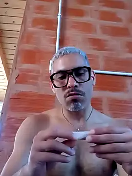 Boy-Bug online show from December 3, 8:06 pm