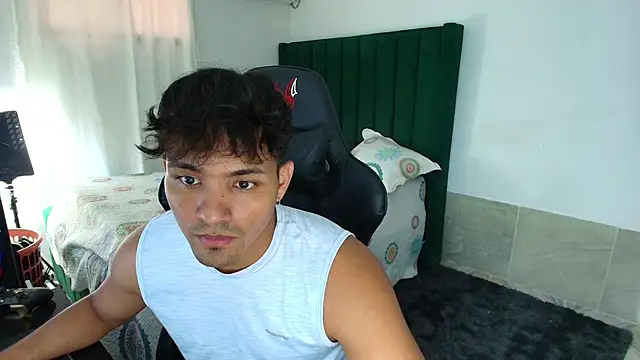 man dur07 online show from March 18, 9:40 pm