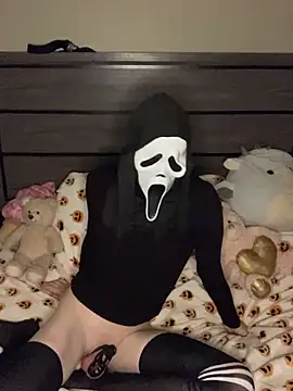 YourFavTwinkie online show from October 15, 5:37 am