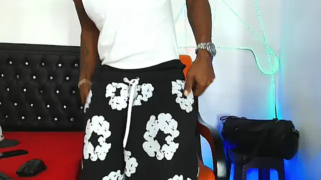 Damian hart 24CM online show from November 4, 7:26 pm