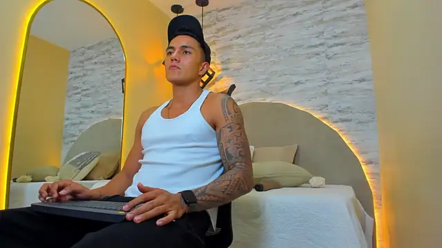 Aron Bolt online show from November 16, 2:36 am