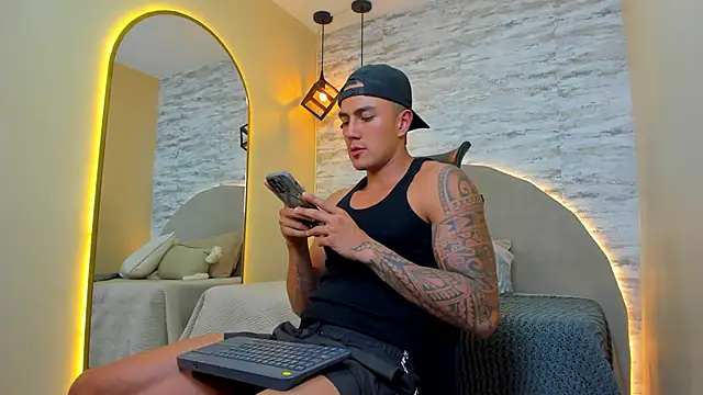 Aron Bolt online show from November 14, 1:20 am