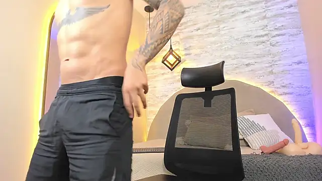 Aron Bolt online show from March 9, 3:22 am