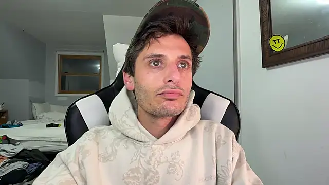 Snapshot of Dylansd chatting on December 18, 7:15 am Dylansd online show from December 18, 7:15 am